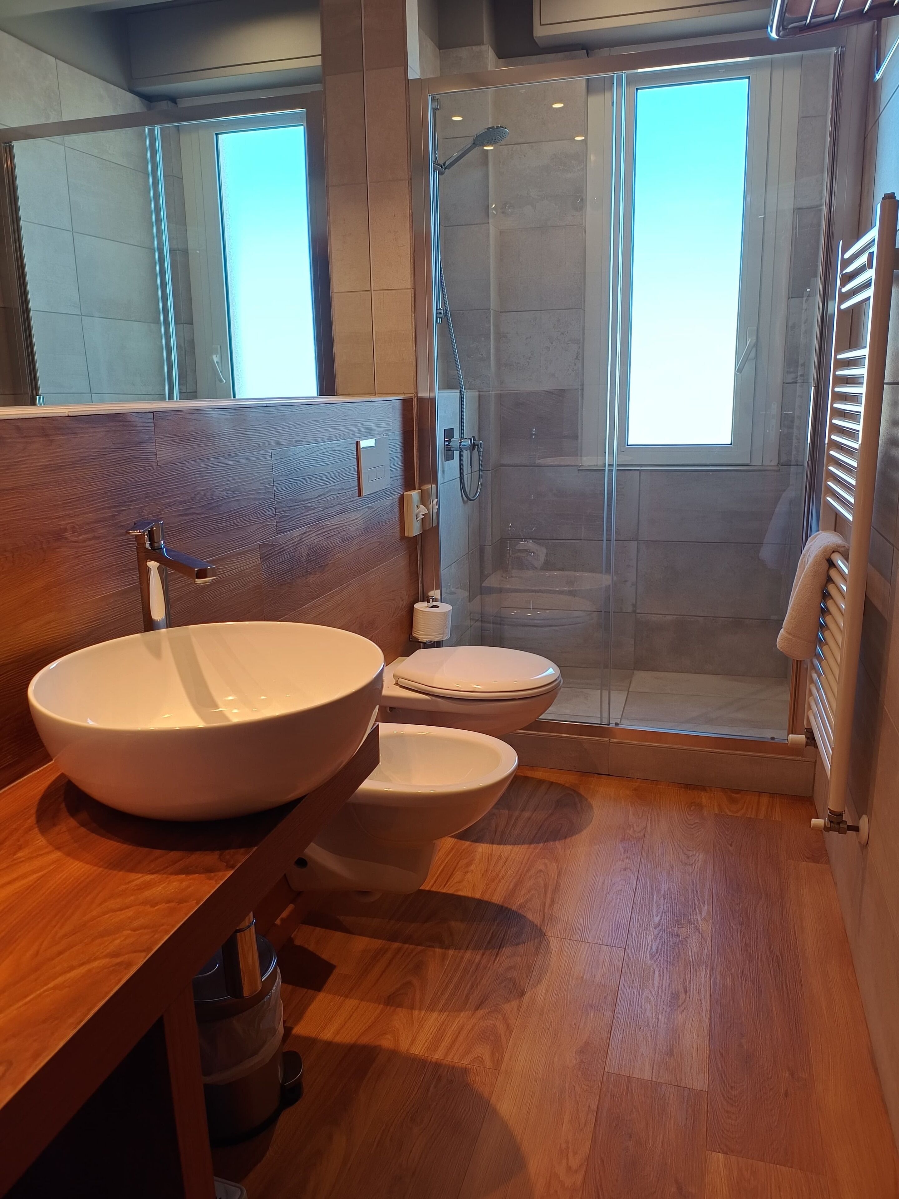 deluxe room, 1 bedroom, balcony, sea view | bathroom | shower, free toiletries, hair dryer, bidet