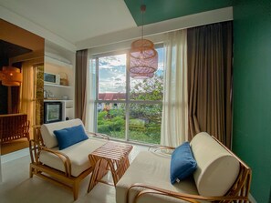 Executive Deluxe Room | Living area | TV, fireplace, DVD player - Sino House Phuket Hotel (Phuket)