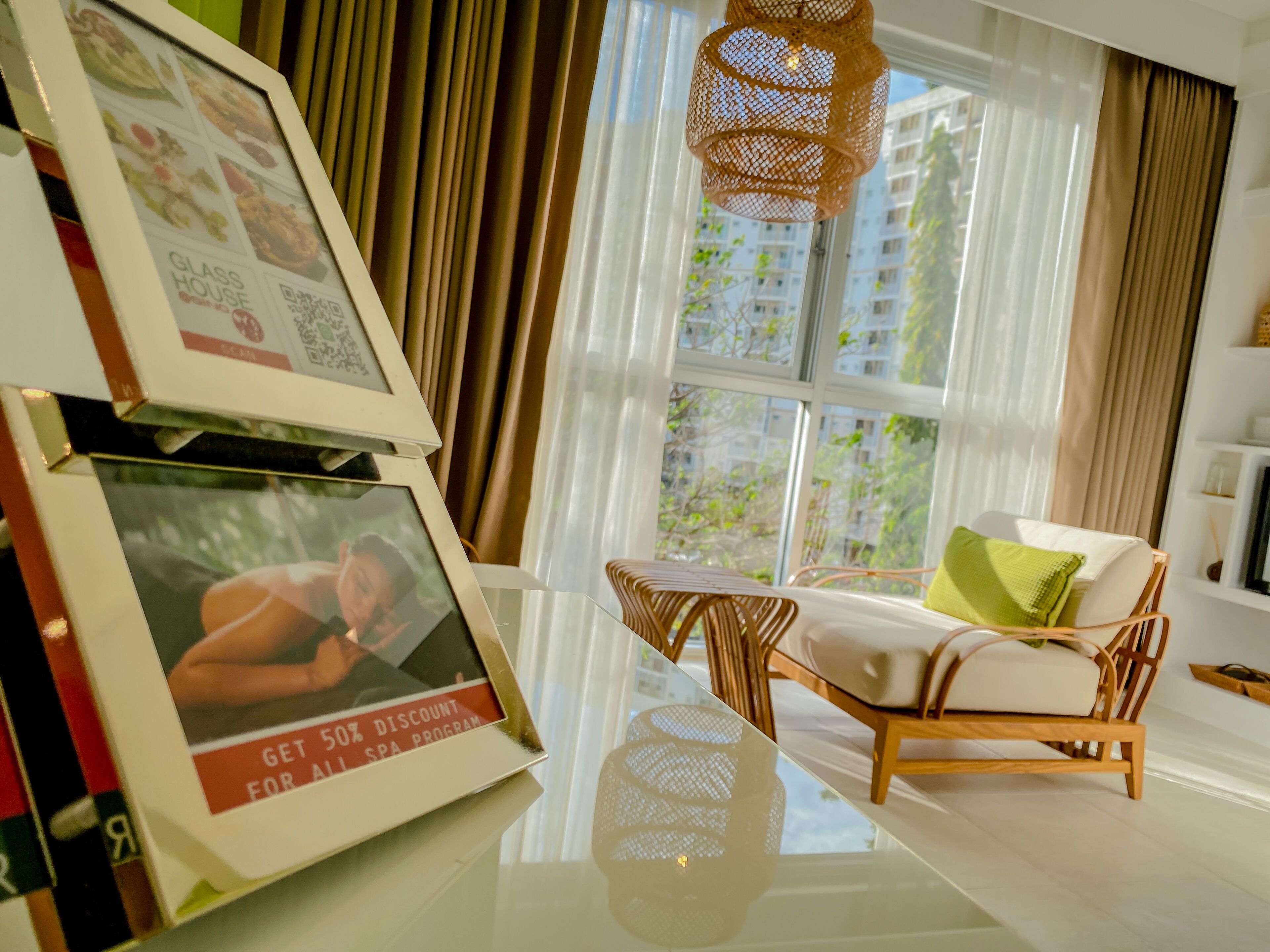 executive deluxe room | free minibar, in-room safe, desk, iron/ironing board