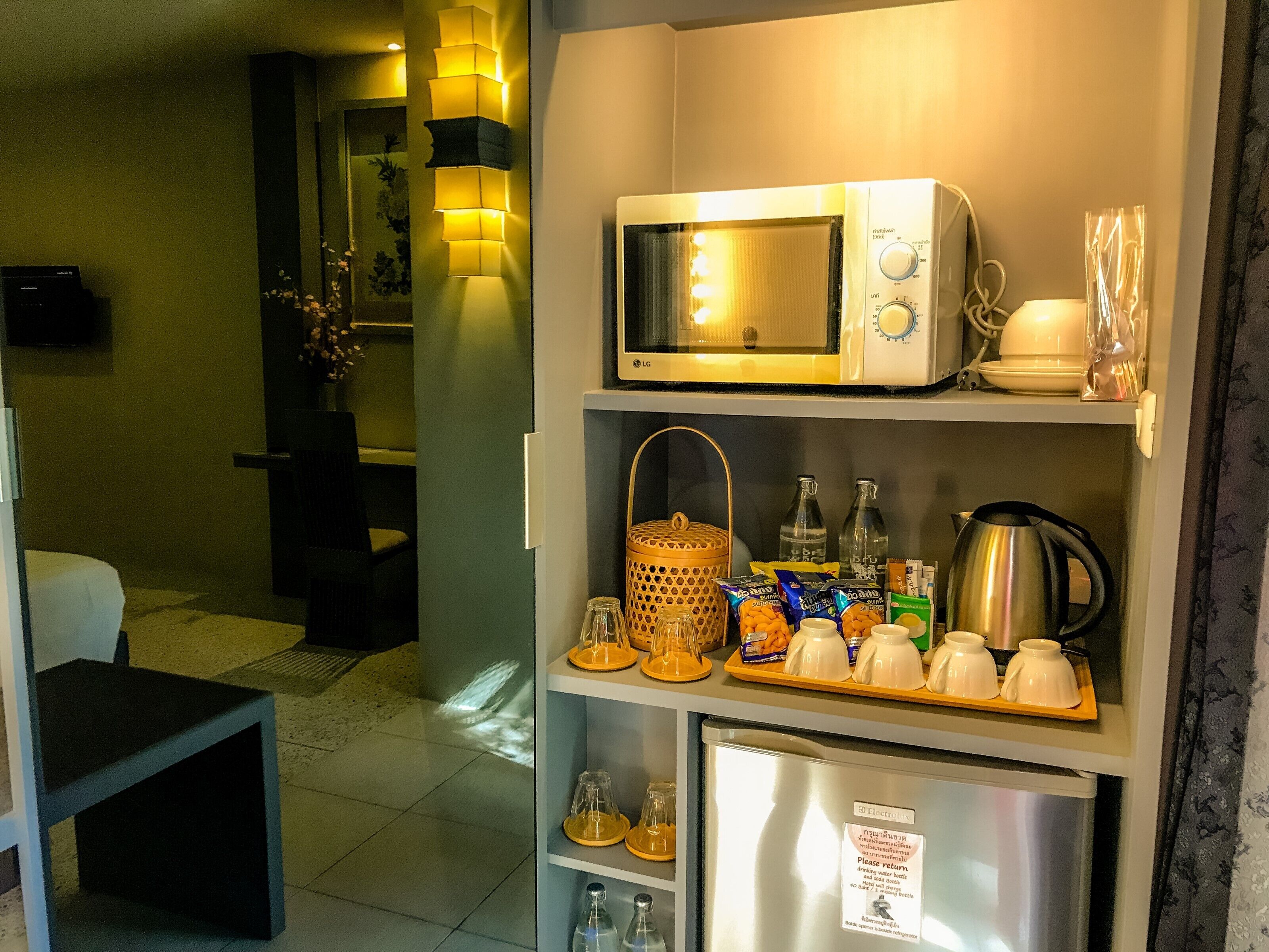 deluxe quadruple room | free minibar, in-room safe, desk, iron/ironing board