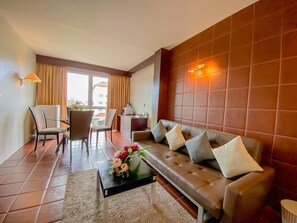 Sino Suite | Free minibar, in-room safe, desk, iron/ironing board - Sino House Phuket Hotel (Phuket)