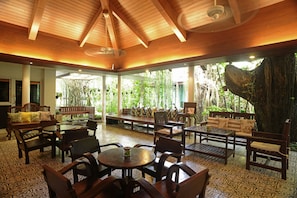 雙人療程室、桑拿、熱水浴缸、蒸氣室、身體療程、芳香療法