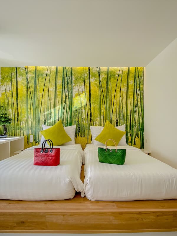 Executive Deluxe Room | Frigobar (abastecido com itens grátis), cofres nos quartos, escrivaninha