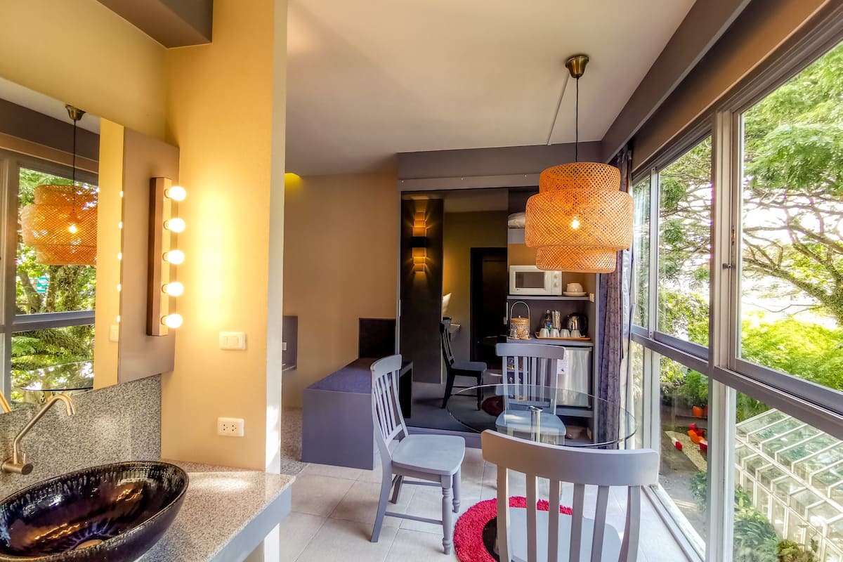 deluxe quadruple room | free minibar, in-room safe, desk, iron/ironing board