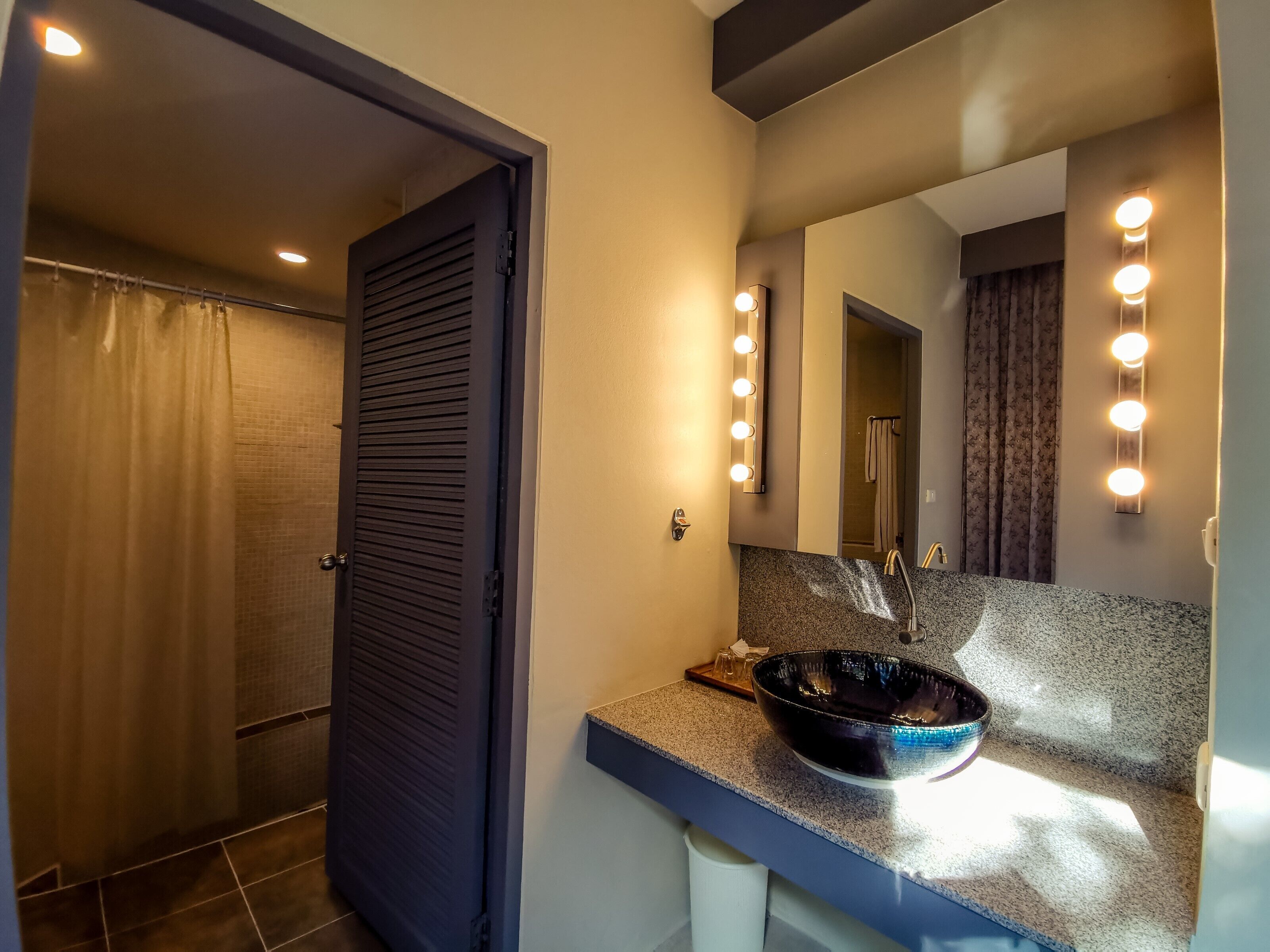 deluxe quadruple room | bathroom sink