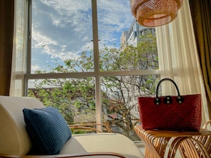 Executive Deluxe Room | 迷你吧贈品、房內夾萬、書桌、熨斗/熨衫板