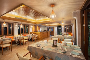 Breakfast, lunch, dinner served; international cuisine, pool views