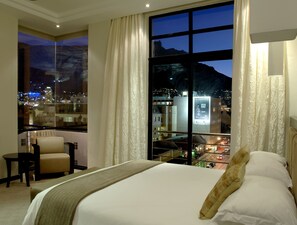 Premium bedding, minibar, in-room safe, desk - Urban Chic Boutique Hotel (Cape Town)