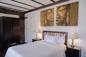 Hypo-allergenic bedding, in-room safe, individually decorated - Los Agaves Hotel Boutique (San Miguel de Allende)