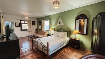 Suite junior | Ropa de cama hipoalergénica y caja de seguridad en la habitación