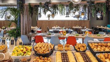 Daily buffet breakfast for a fee