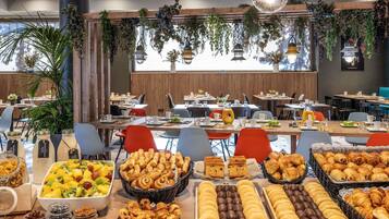 Desayuno buffet (EUR 12 por persona)