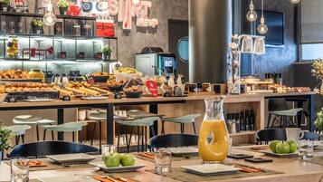 Se ofrece un desayuno bufé todos los días (por un coste adicional)