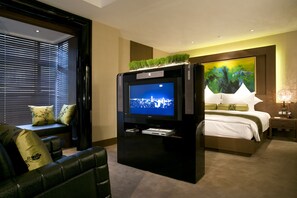 ห้องพรีเมียร์สวีท, เตียงคิงไซส์ 1 เตียง | เตียง Select Comfort, มินิบาร์, ตู้นิรภัยในห้องพัก, โต๊ะทำงาน