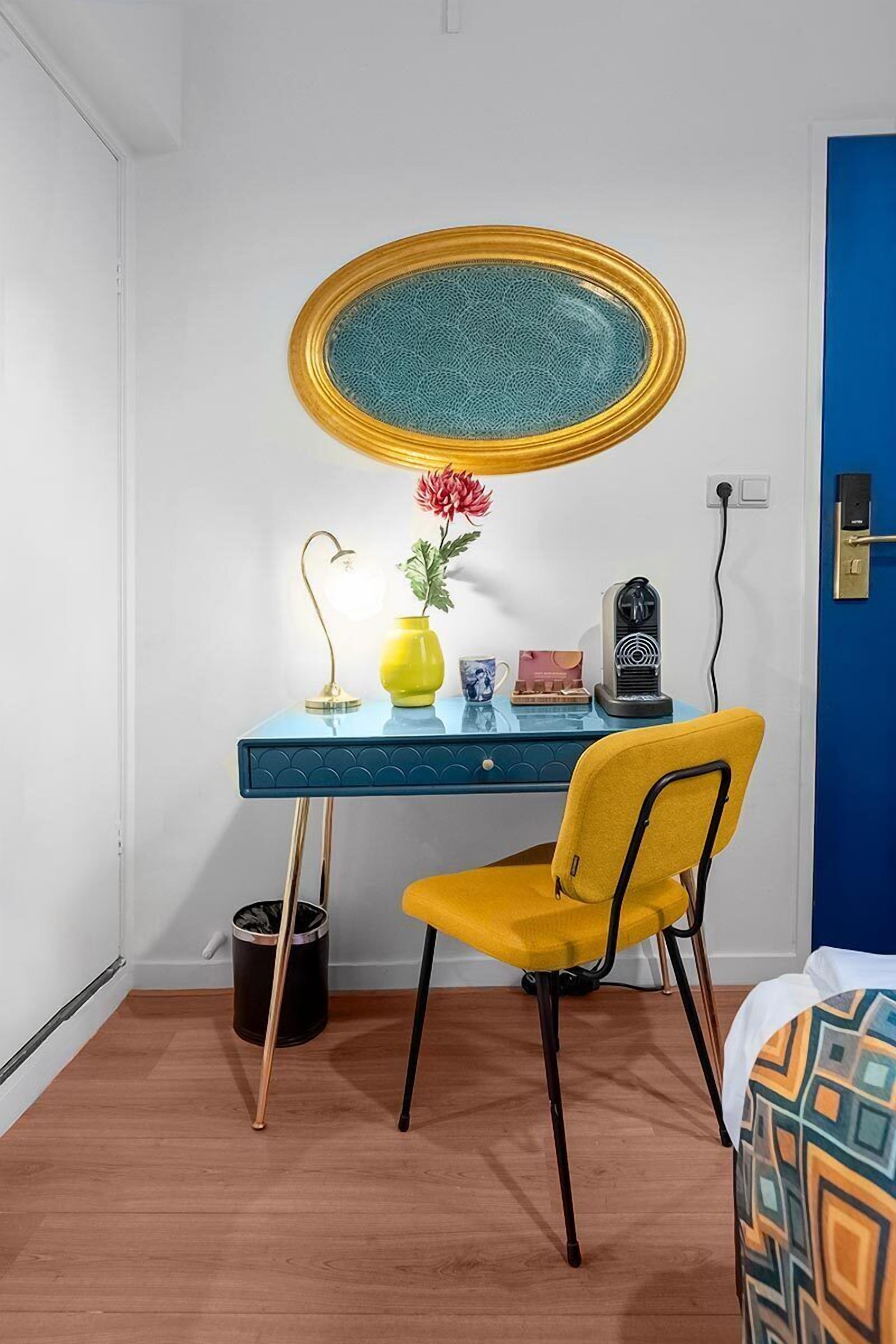 single room | living area | tv