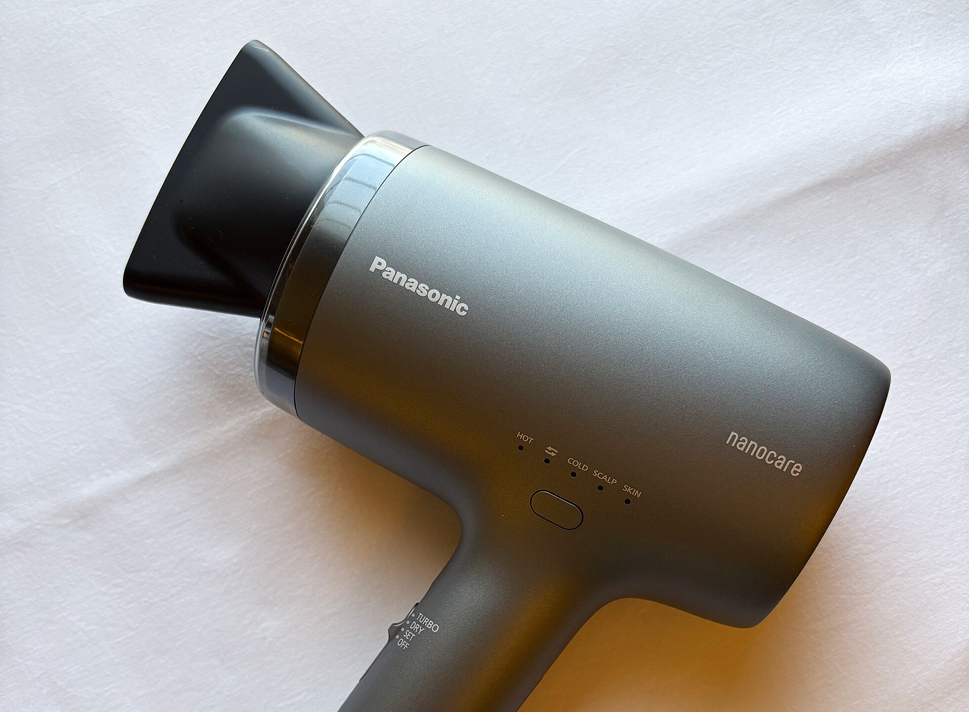 1 bedroom, desk, blackout curtains, soundproofing