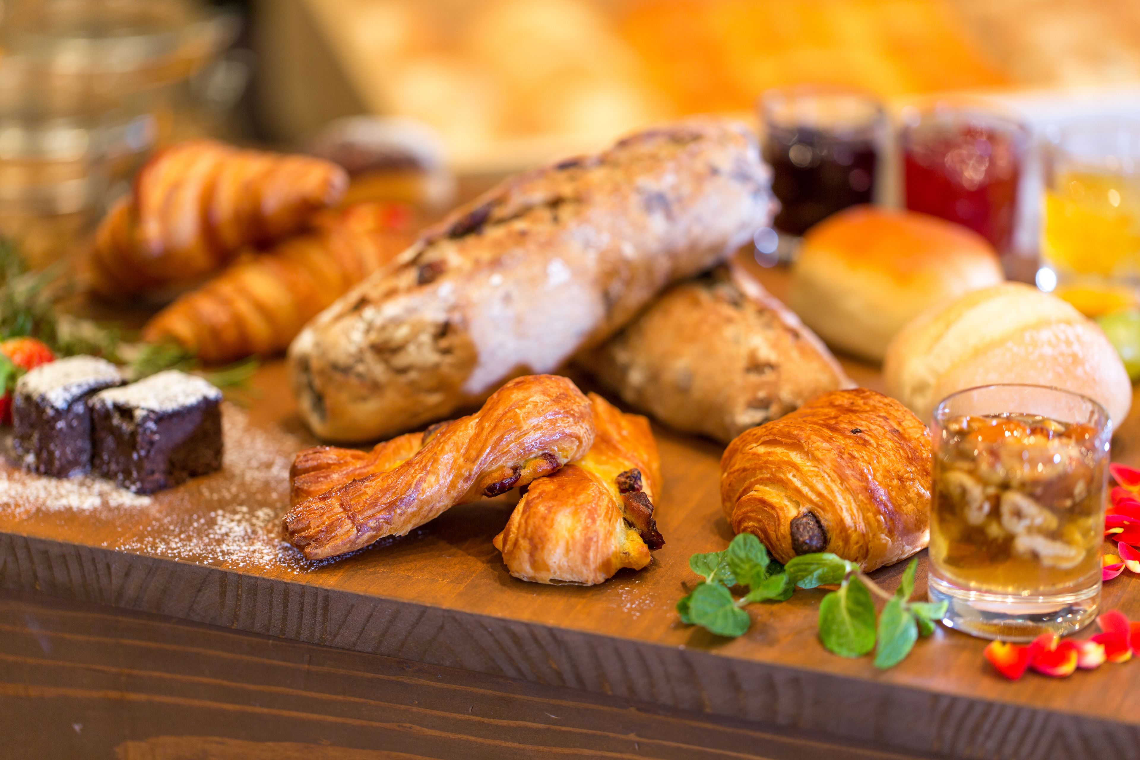 daily buffet breakfast (jpy 3520 per person)