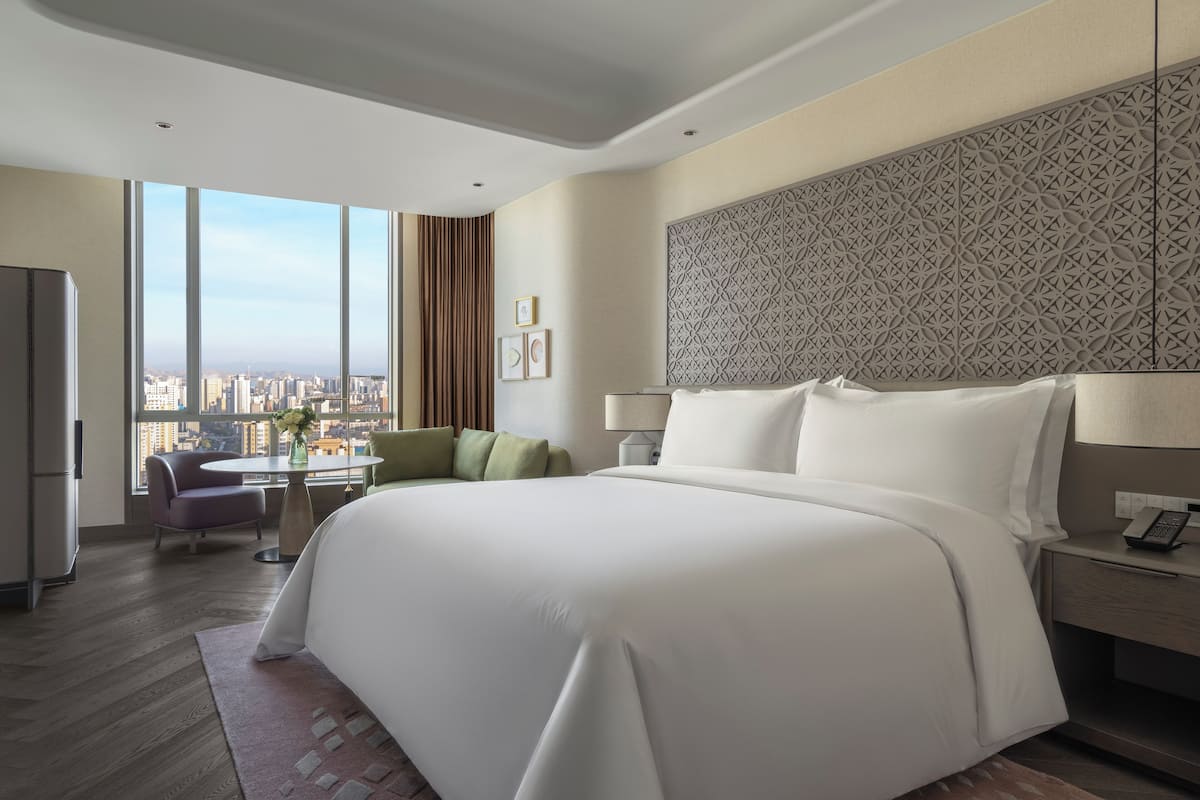 accessible room king | 1 bedroom, premium bedding, minibar, in-room safe