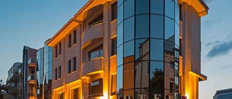 Fassade der Unterkunft â Abend/Nacht