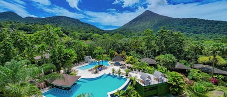 2 buitenzwembaden, gratis zwembadcabana's en parasols bij het zwembad