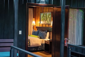 1 sovrum, duntäcken, bäddmadrasser och minibar