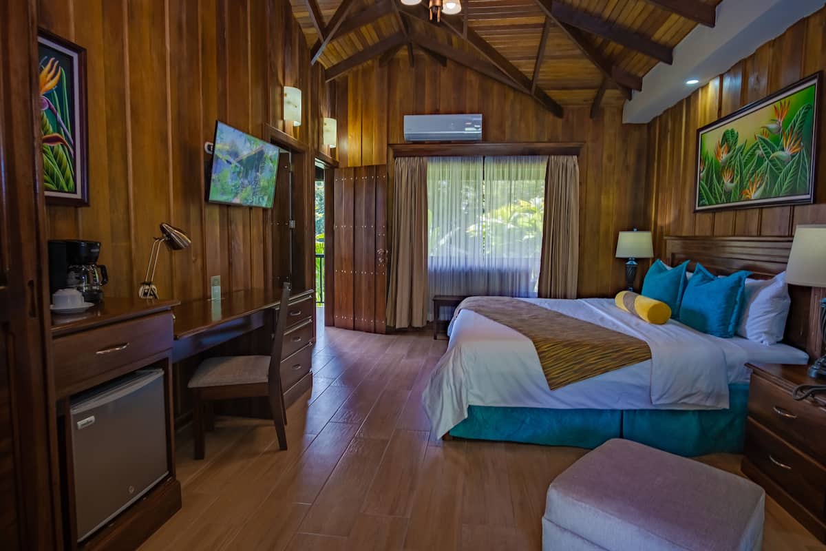 bungalow, 1 king bed | 1 bedroom, down duvets, pillow-top beds, minibar