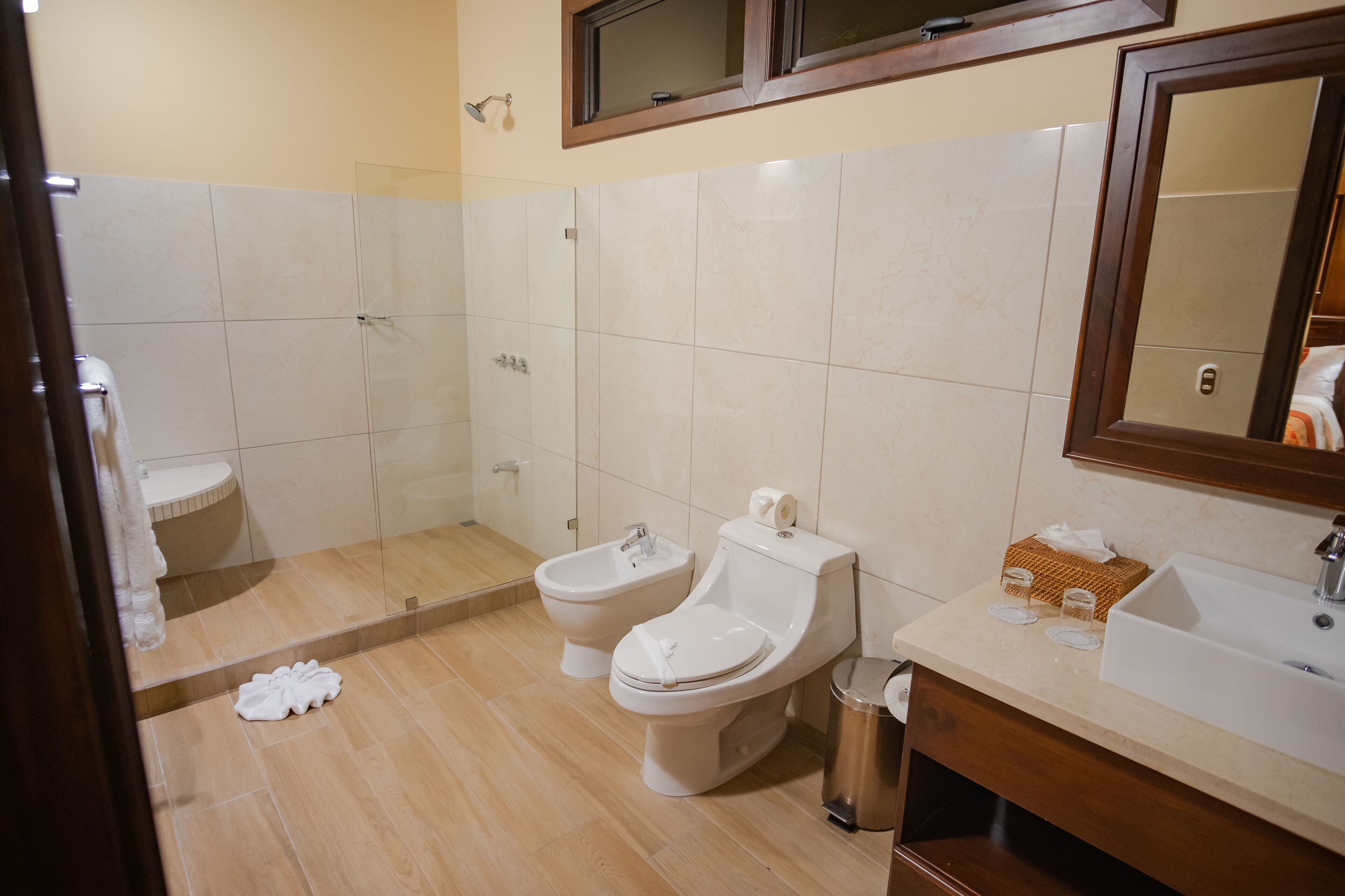 deluxe bungalow, bathtub | bathroom | shower, free toiletries, hair dryer, bidet
