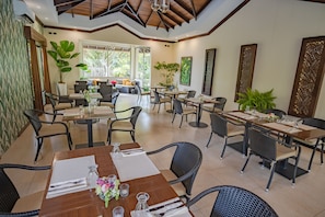 Lobby lounge, garden views, open daily