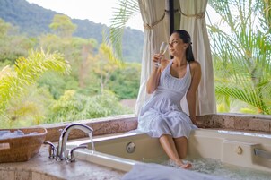 Deluxe Bungalow, Bathtub | Mountain view