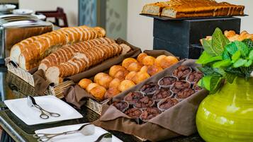 Free daily buffet breakfast