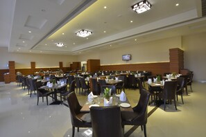Daily continental breakfast for a fee - Orchha Palace and Convention Centre (Nivari)