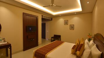 Standard Room | Luxe beddengoed, een minibar, een kluis op de kamer, een bureau