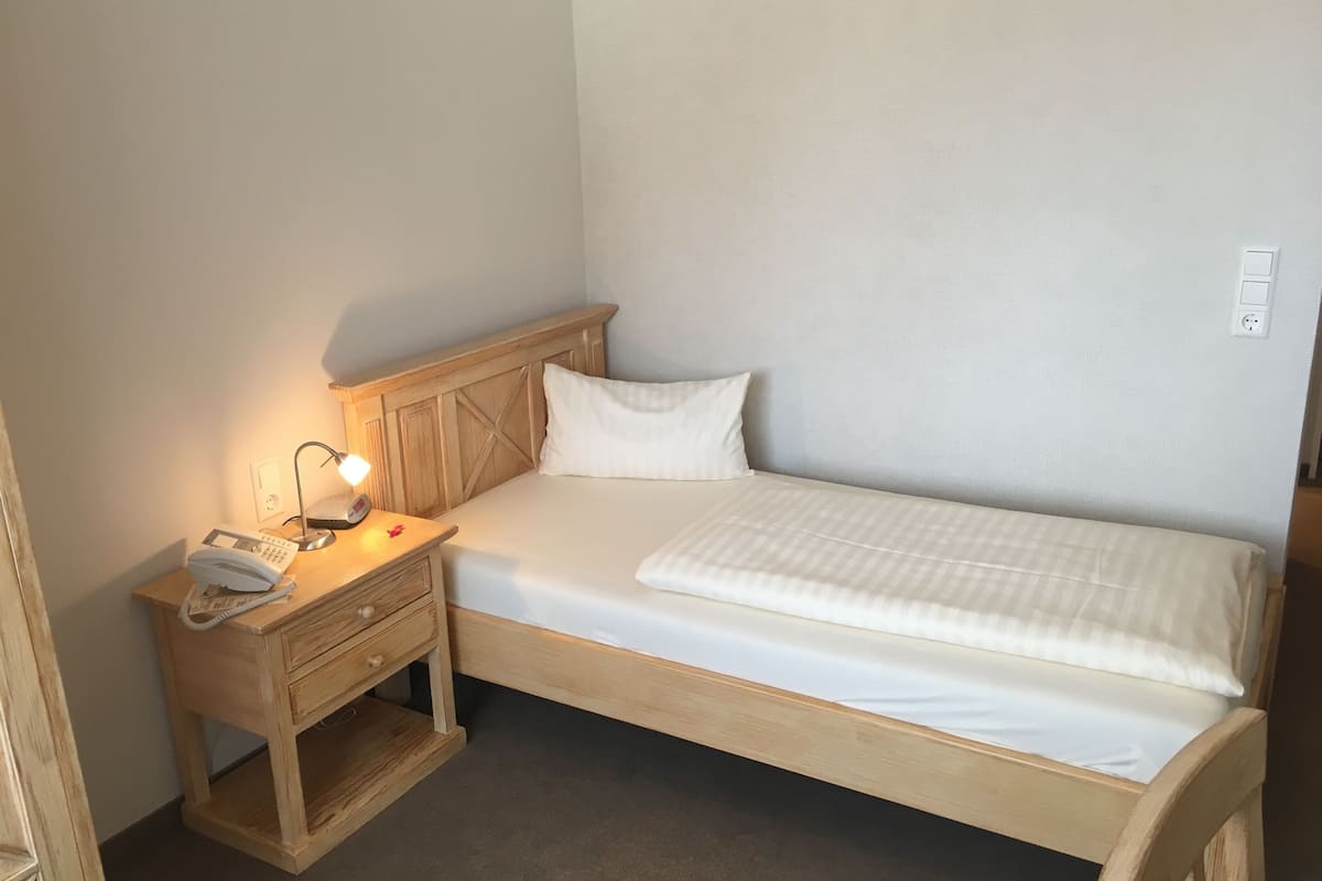 Standard Single Room | In-room safe, individually decorated, individually furnished, desk