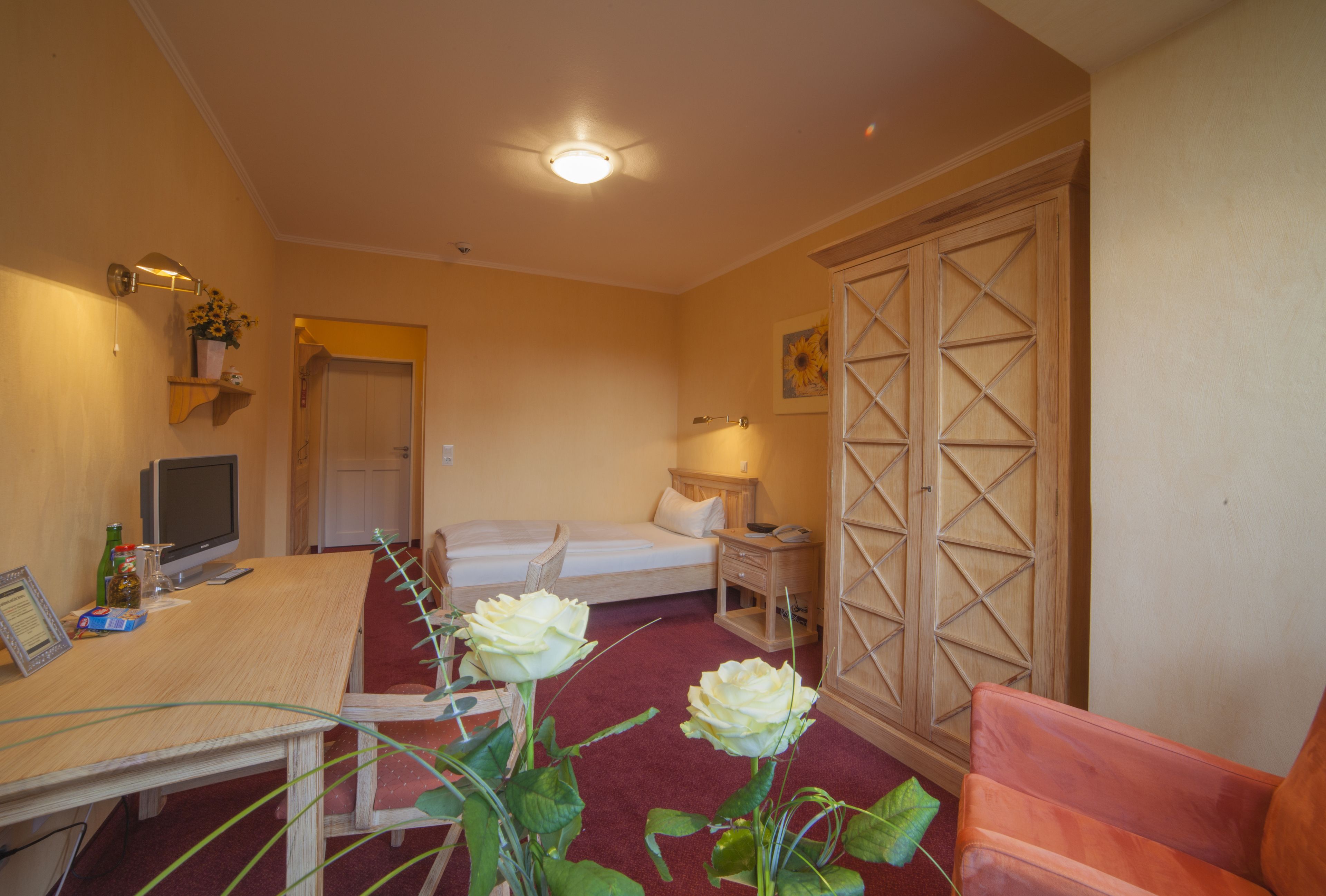 comfort single room | in-room safe, individually decorated, individually furnished, desk