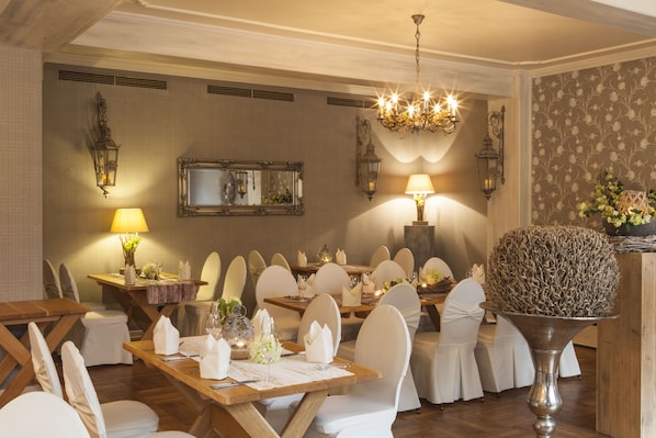 Café da manhã com buffet grátis todos os dias