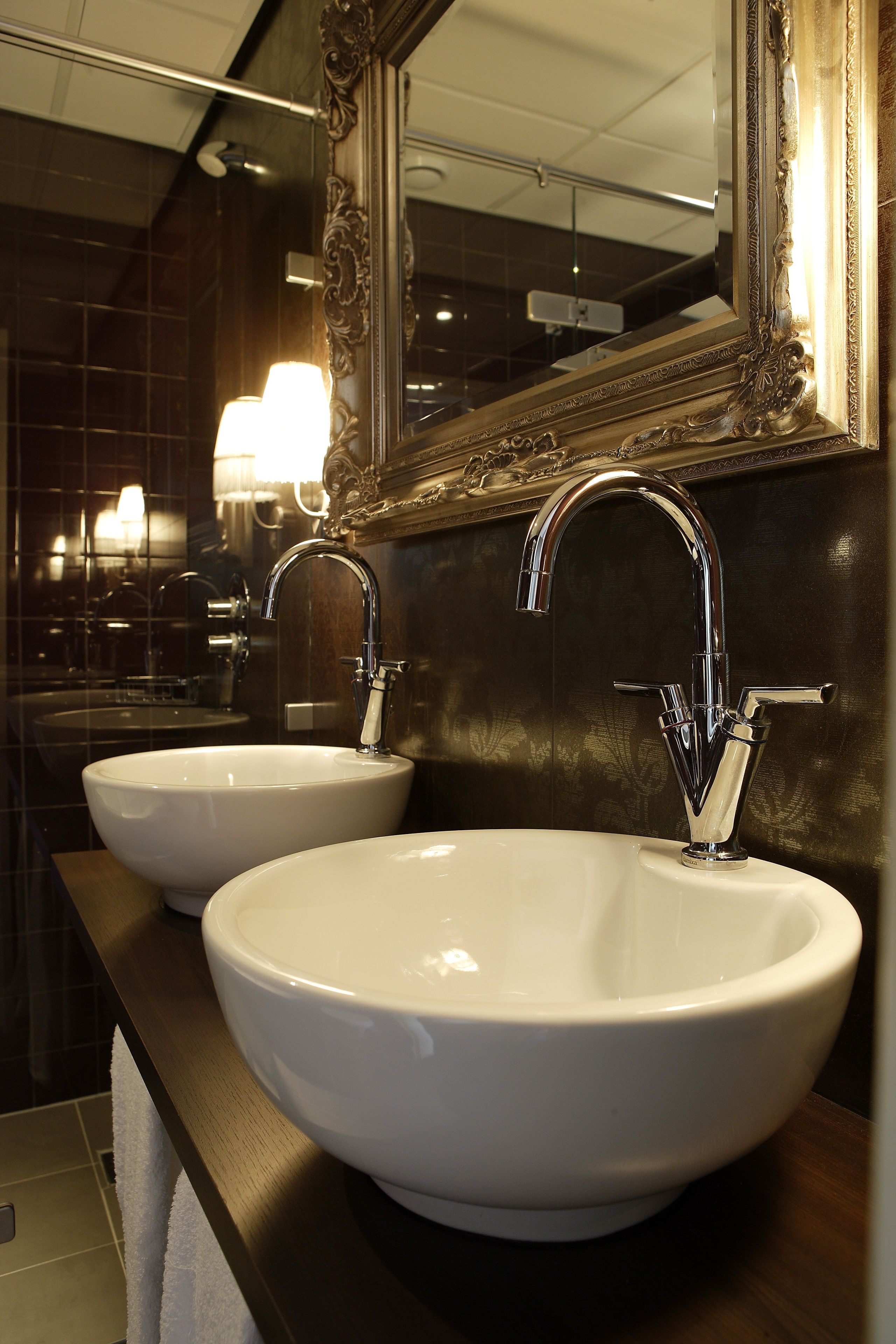 suite, 1 double bed | bathroom | free toiletries, hair dryer, towels