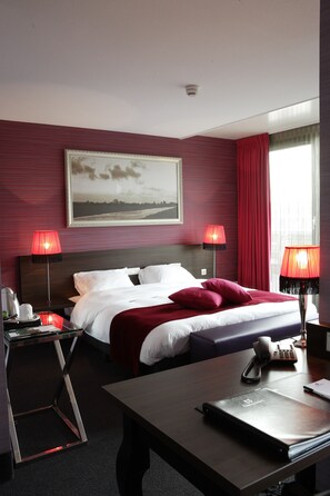 Suite, 1 Double Bed | Room amenity