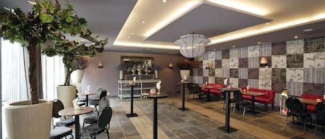 Petit déjeuner, déjeuner et dßner servis sur place