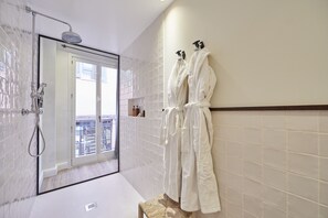 Regadera, regadera tipo lluvia, amenidades de baño gratuitas 