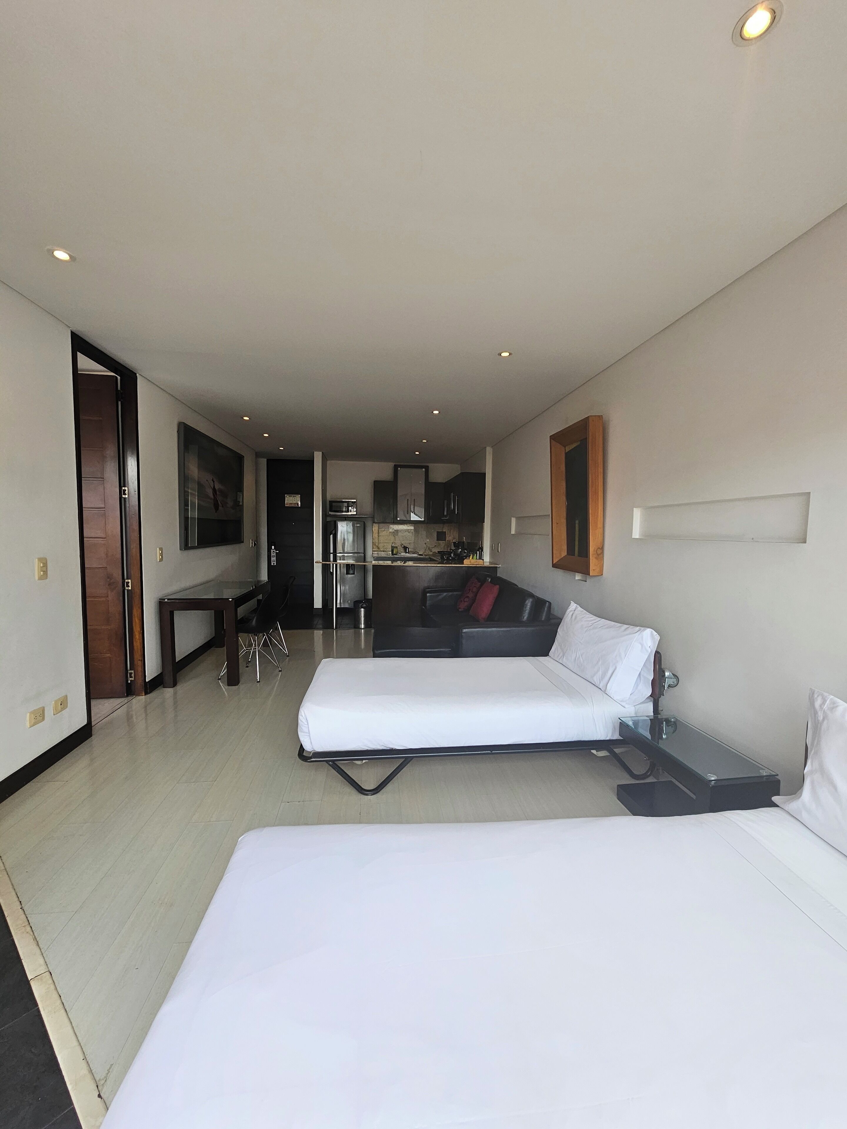 42-inch flat-screen tv with satellite channels, tv, mp3 dock