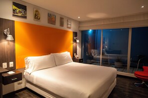 Premium bedding, down comforters, pillowtop beds, minibar - 104 Art Suites (Bogotá)