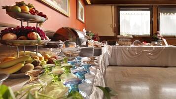 Daily full breakfast for a fee