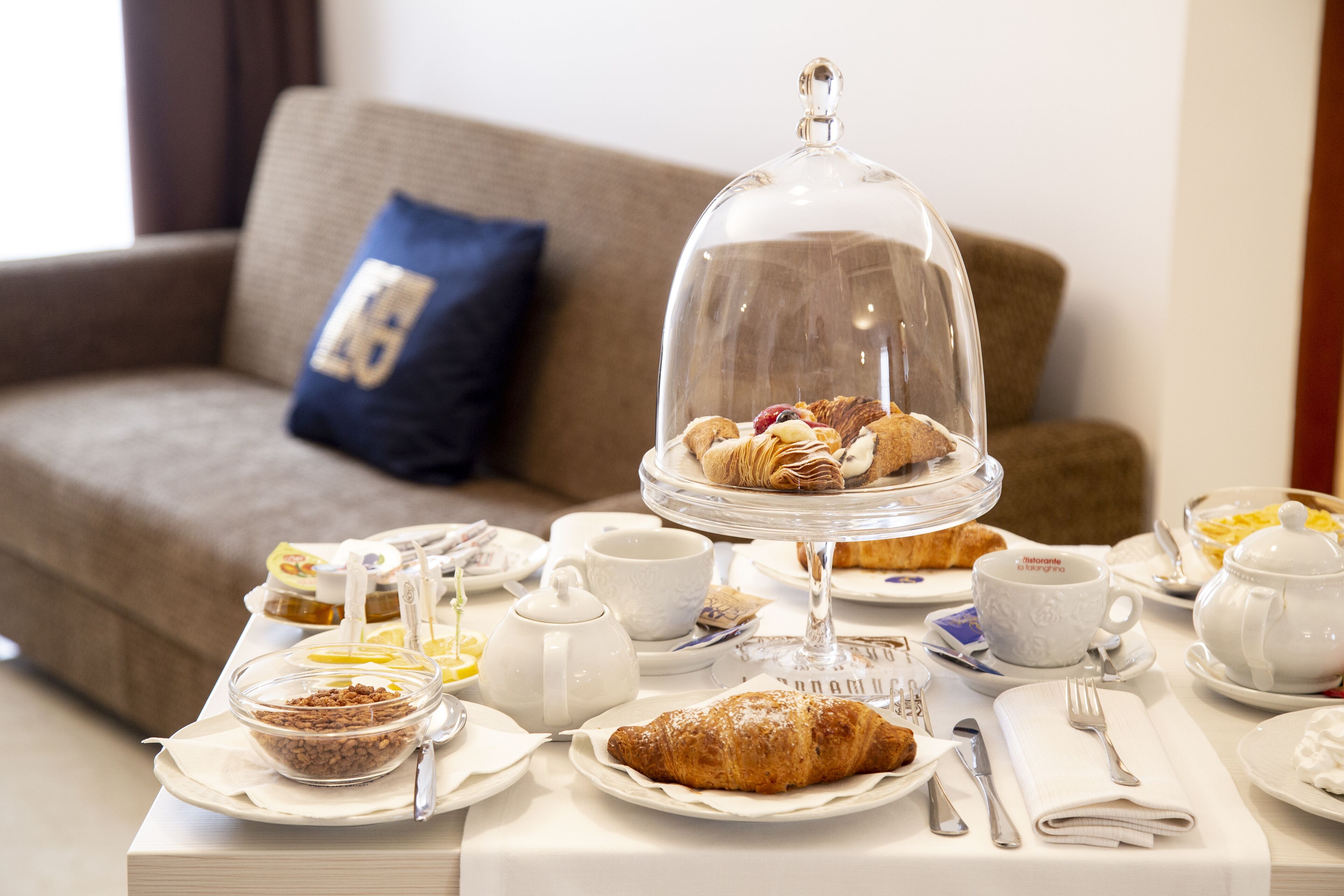 Comfort Room | In-room dining