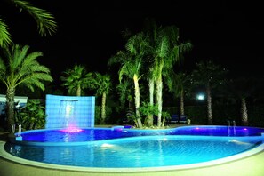 Outdoor pool, open 10:00 AM to 7:00 PM, pool loungers
