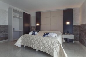 Suite Superior | 高級寢具、迷你吧、房內夾萬、書桌