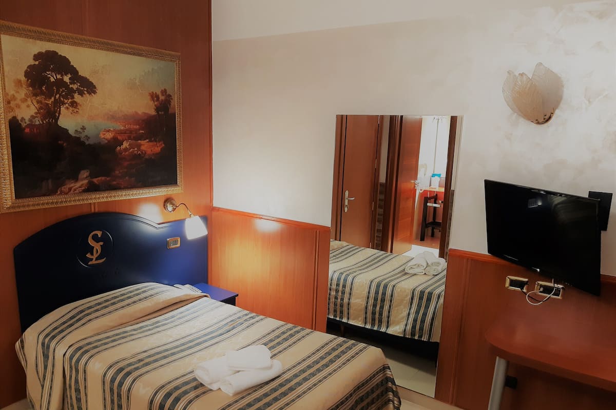 Kamar Single Bisnis | 1 kamar tidur, seprai premium, minibar, dan brankas