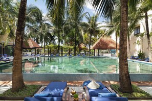 Outdoor pool, pool umbrellas, sun loungers