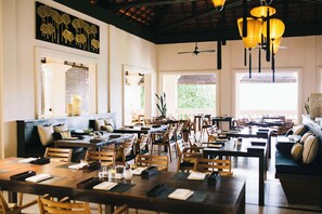 3 restaurants, breakfast, lunch, dinner served; American cuisine - Anantara Hoi An Resort (Da Nang)