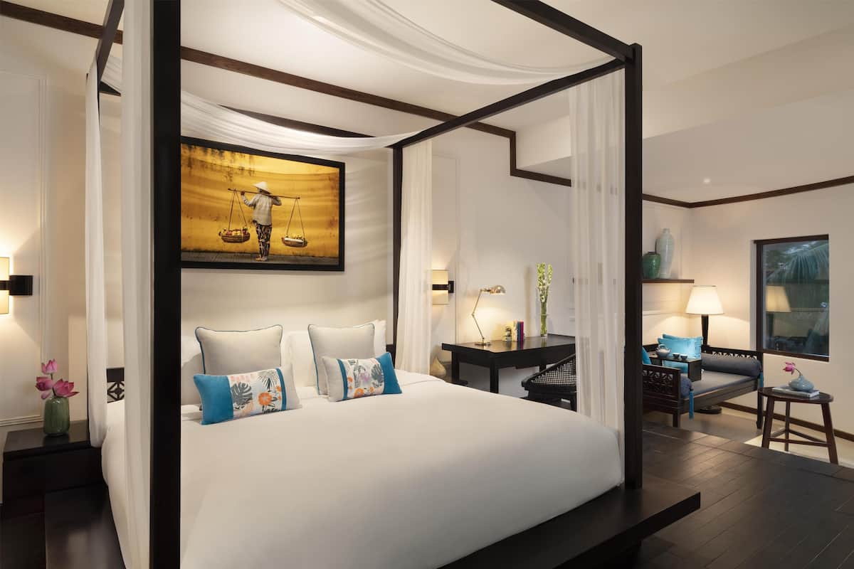 Anantara Garden Suite | Minibar, in-room safe, individually decorated, individually furnished