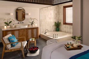 Couples treatment room(s), hot tub, aromatherapy, body scrubs, facials - Anantara Hoi An Resort (Da Nang)